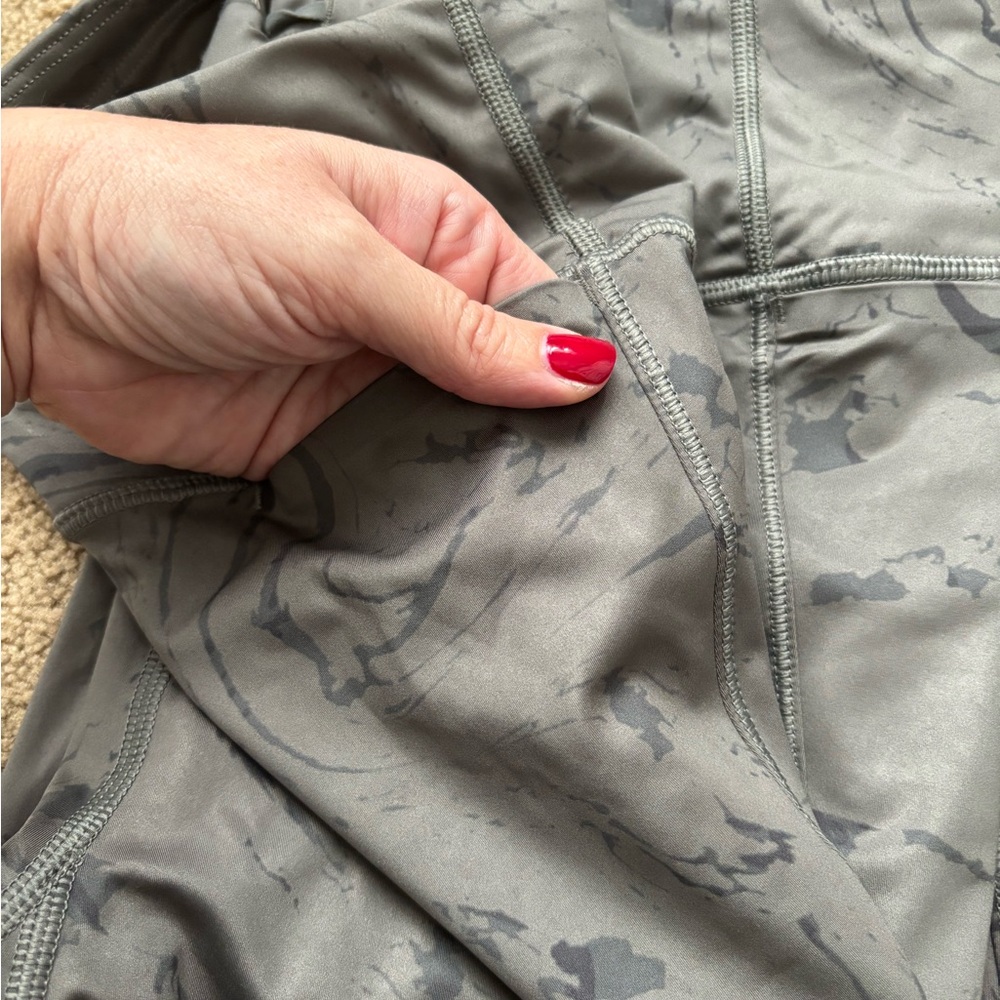 NEW Athleta women’s leggings - size medium - Picture 6 of 7